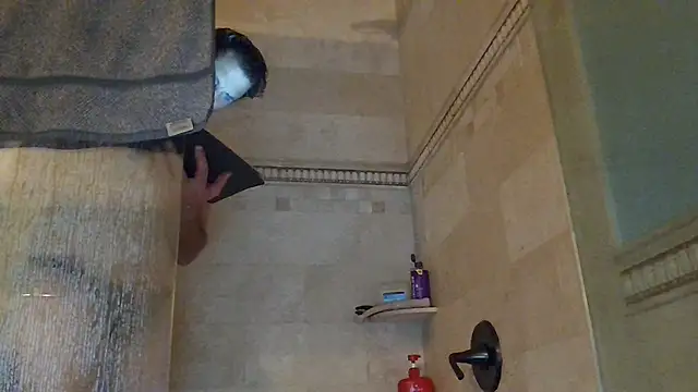 Snapshot of TallDrink11 chatting on 09-17-25, 11:39 TallDrink11 online show from 09-17-25, 11:39