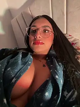 Linda Saenz  online show from 06-07-26, 07:56