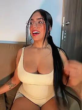 Linda Saenz  online show from 07-31-26, 06:02