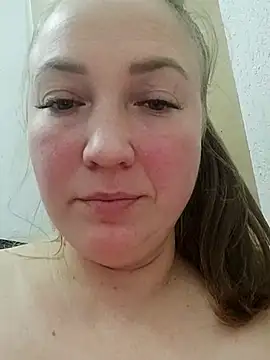 Snapshot of Kiss_Eva chatting on 10-24-25, 08:16 Kiss Eva online show from 10-24-25, 08:16