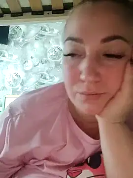 Kiss Eva online show from 11-16-25, 10:21