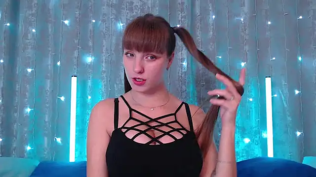 Snapshot of Leonaalove chatting on 09-19-25, 10:32 Leonaalove online show from 09-19-25, 10:32