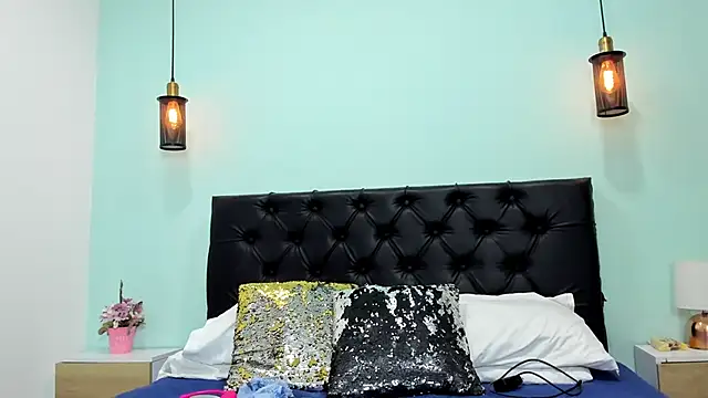 Marianee Rousse online show from 11-24-25, 10:09