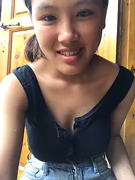 Snapshot of May_nhi chatting on 09-12-25, 07:30 May nhi online show from 09-12-25, 07:30
