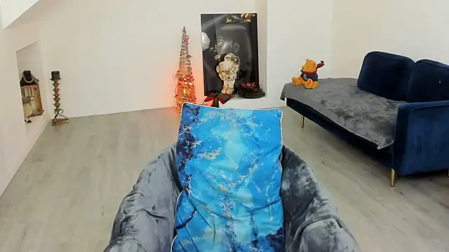 Ranya Evy online show from 12-17-25, 04:35