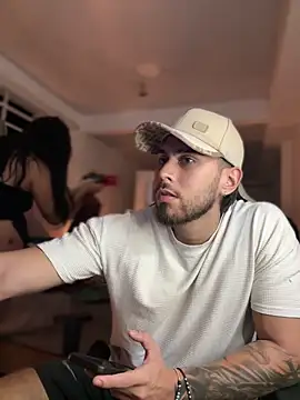 Tomas Olivia online show from 12-17-25, 06:08