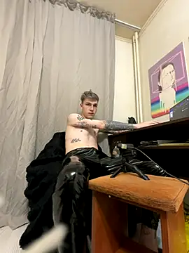 Snapshot of davesinner chatting on 11-05-25, 07:58 davesinner online show from 11-05-25, 07:58