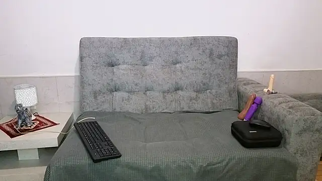 adahira08 online show from 10-22-25, 03:29