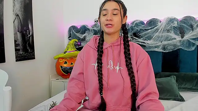 EmilyHanks  online show from 10-24-25, 11:34