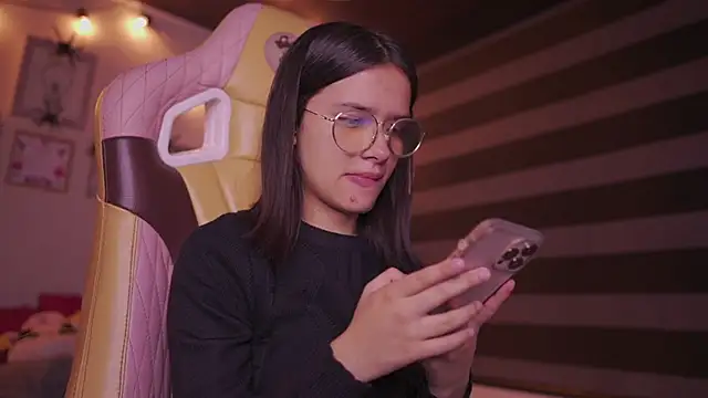 Lana Dreams  online show from 10-29-25, 11:17