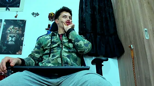 Snapshot of javiersexymann chatting on 02-25-25, 10:18 javiersexymann online show from 02-25-25, 10:18