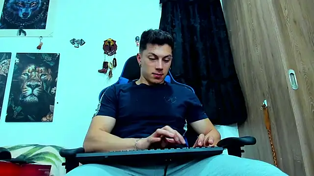 Snapshot of javiersexymann chatting on 03-15-25, 03:29 javiersexymann online show from 03-15-25, 03:29