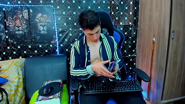 Snapshot of javiersexymann chatting on 09-30-25, 08:58 javiersexymann online show from 09-30-25, 08:58