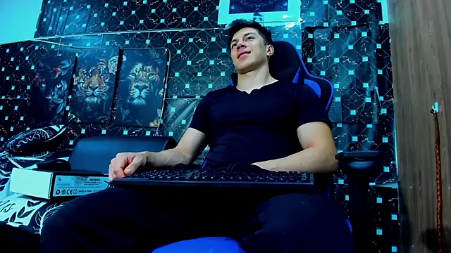 Snapshot of javiersexymann chatting on 10-13-25, 10:32 javiersexymann online show from 10-13-25, 10:32