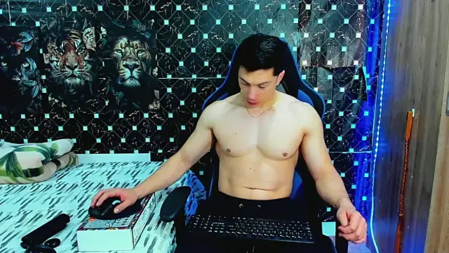 Snapshot of javiersexymann chatting on 06-09-26, 07:03 javiersexymann online show from 06-09-26, 07:03