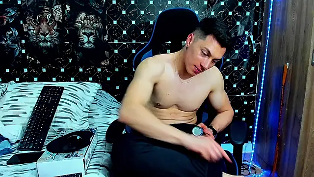 javiersexymann online show from 07-18-26, 04:16