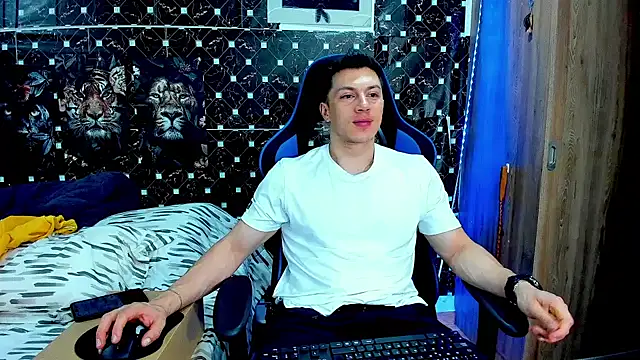 javiersexymann online show from 07-30-26, 04:33