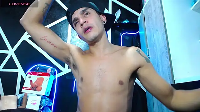 Angel latinboy online show from 02-19-25, 12:46