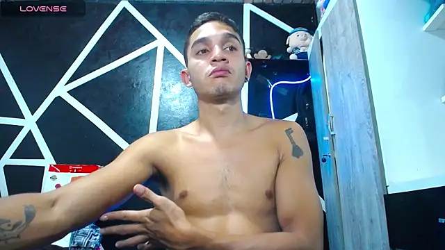 Angel latinboy online show from 02-19-25, 09:03