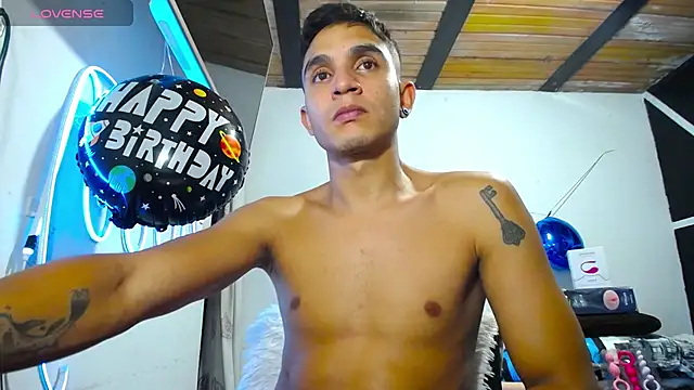 Angel latinboy online show from 03-18-25, 01:43