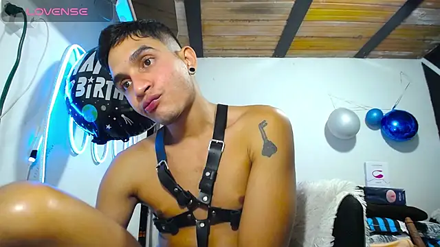 Angel latinboy online show from 03-20-25, 04:29