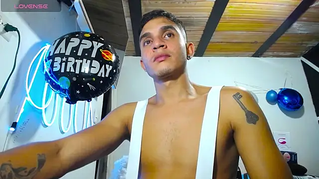 Angel latinboy online show from 03-21-25, 02:18