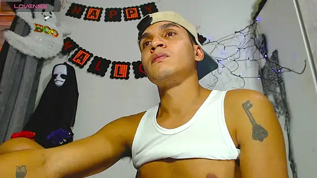 Angel latinboy online show from 10-21-25, 07:36