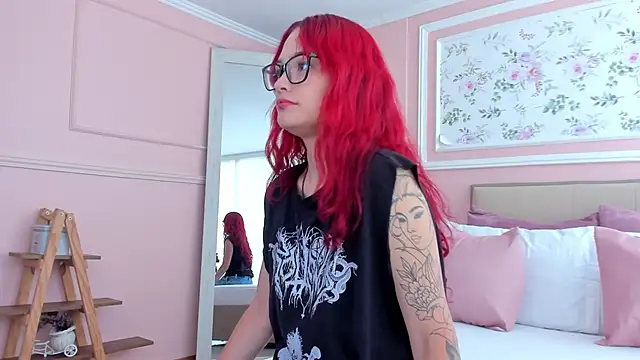 Snapshot of mae_lyra chatting on 05-15-26, 02:57 mae lyra online show from 05-15-26, 02:57