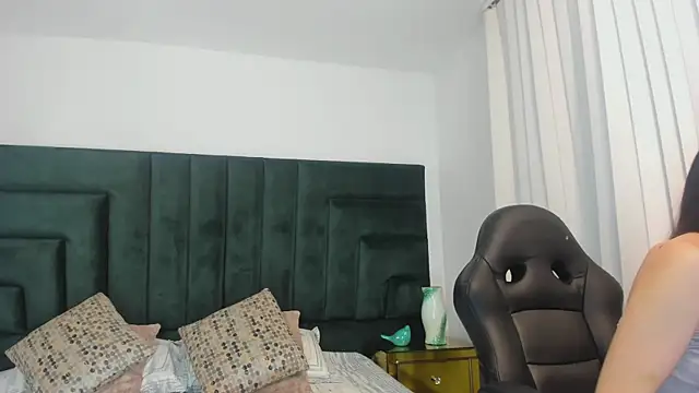 SaraWagner  online show from 10-28-25, 12:14