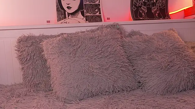 sophieee art online show from 04-16-26, 03:40