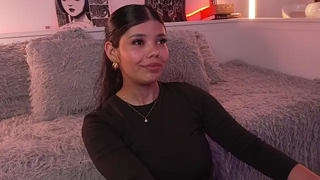 sophieee art online show from 04-20-26, 06:53