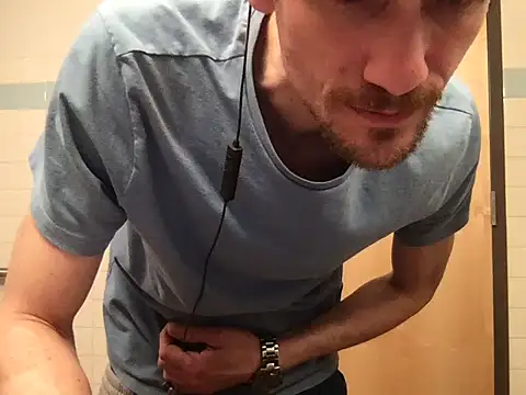 Snapshot of handyman7766 chatting on 01-05-25, 03:34 handyman7766 online show from 01-05-25, 03:34