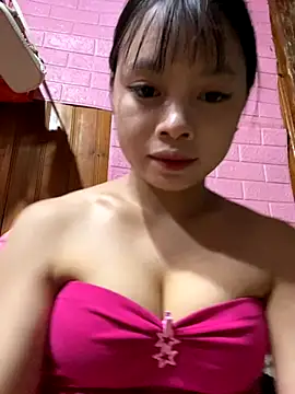 Snapshot of LunaBerry18 chatting on 09-19-25, 12:50 LunaBerry18 online show from 09-19-25, 12:50