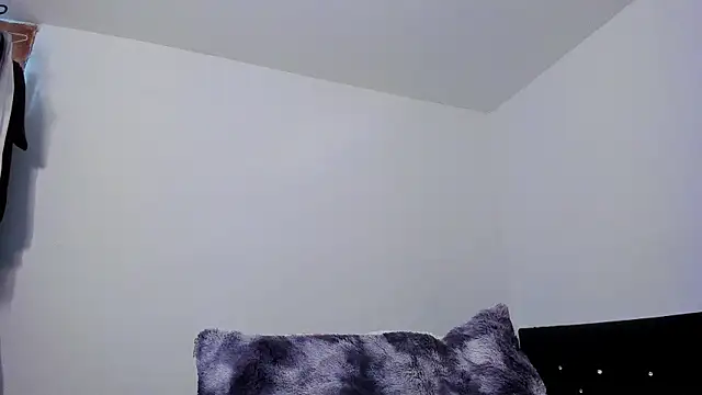 77Neferkitty77 online show from 06-09-26, 11:44