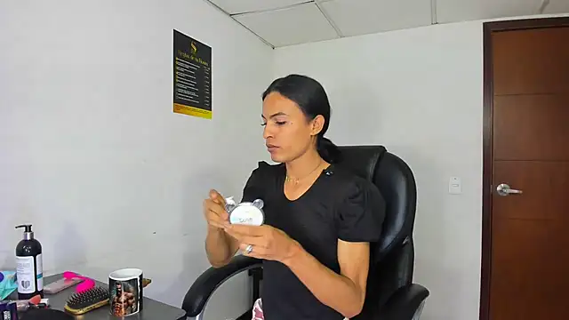 Aisha hotts777 online show from 12-21-25, 04:41