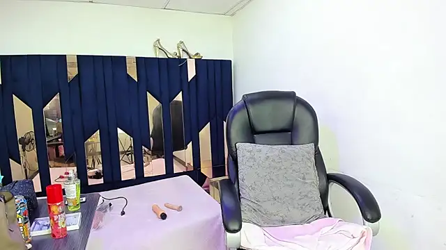 Aisha hotts777 online show from 04-26-26, 03:26