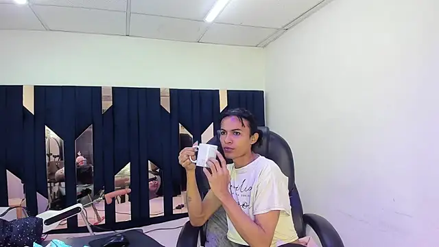 Aisha hotts777 online show from 04-28-26, 04:06