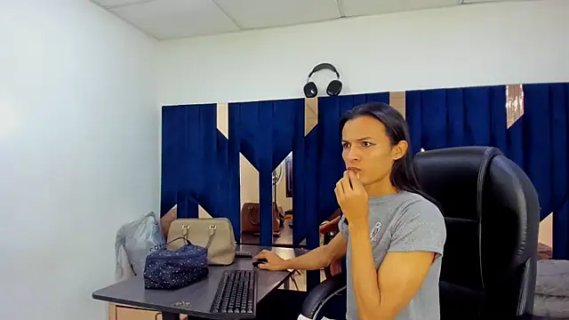 Aisha hotts777 online show from 05-22-26, 08:47