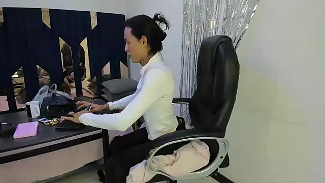 Aisha hotts777 online show from 06-04-26, 08:26