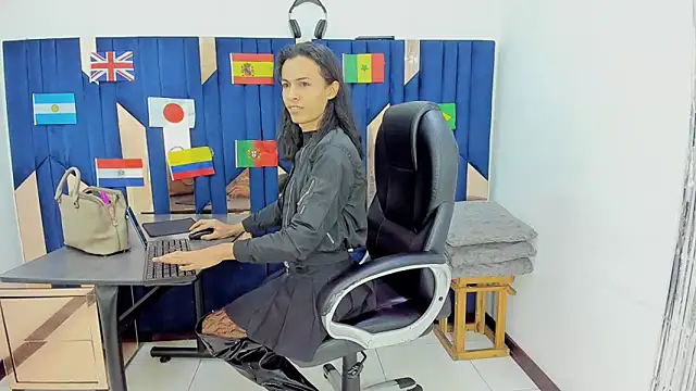 Aisha hotts777 online show from 06-29-26, 06:19