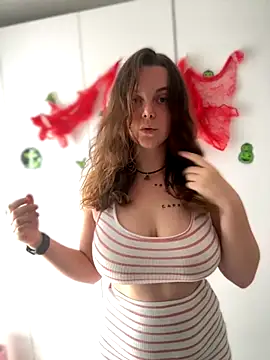 TenderLaGlamor online show from 10-23-25, 10:58