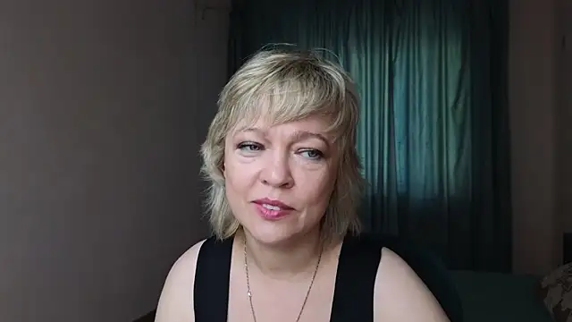 Snapshot of Rosette_Pricky chatting on 09-15-25, 01:55 Rosette Pricky online show from 09-15-25, 01:55