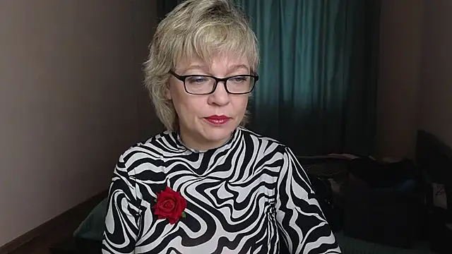 Snapshot of Rosette_Pricky chatting on 10-11-25, 01:09 Rosette Pricky online show from 10-11-25, 01:09