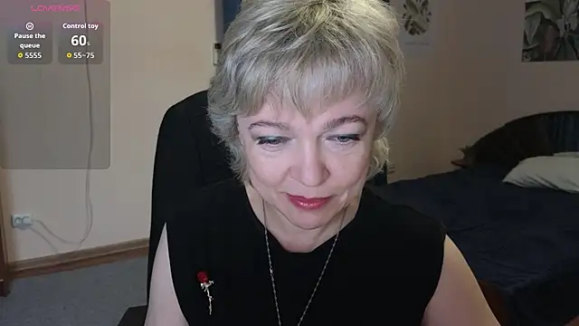 Snapshot of Rosette_Pricky chatting on 10-15-25, 07:25 Rosette Pricky online show from 10-15-25, 07:25