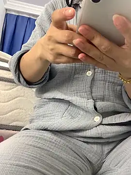 Snapshot of cgooh-611 chatting on 10-26-25, 05:19 cgooh-611 online show from 10-26-25, 05:19