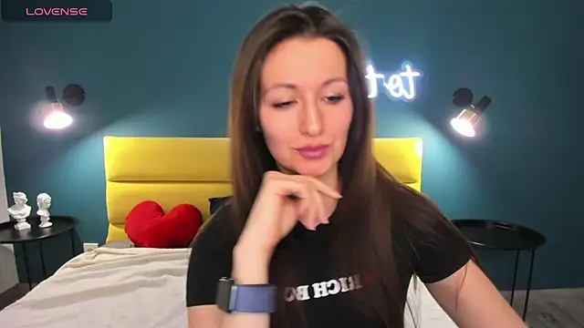 Joan Nelson online show from 04-23-26, 01:29