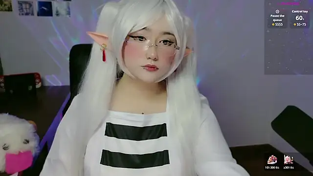 Snapshot of Livelle69 chatting on 11-21-25, 03:05 Livelle69 online show from 11-21-25, 03:05