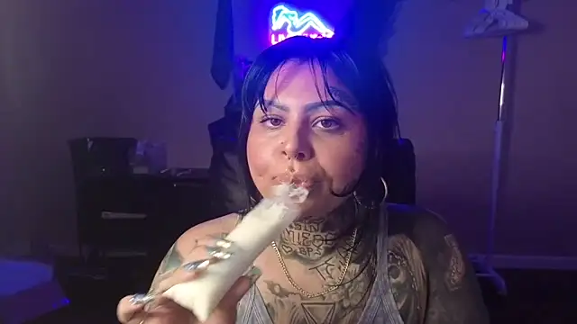 Snapshot of chicanachic13 chatting on 05-03-26, 10:27 chicanachic13 online show from 05-03-26, 10:27