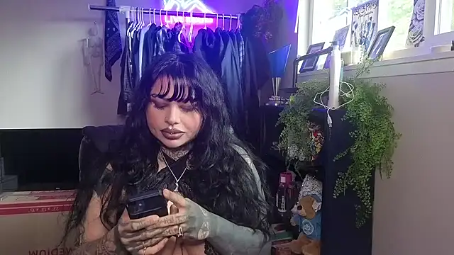 Snapshot of chicanachic13 chatting on 05-16-26, 09:35 chicanachic13 online show from 05-16-26, 09:35