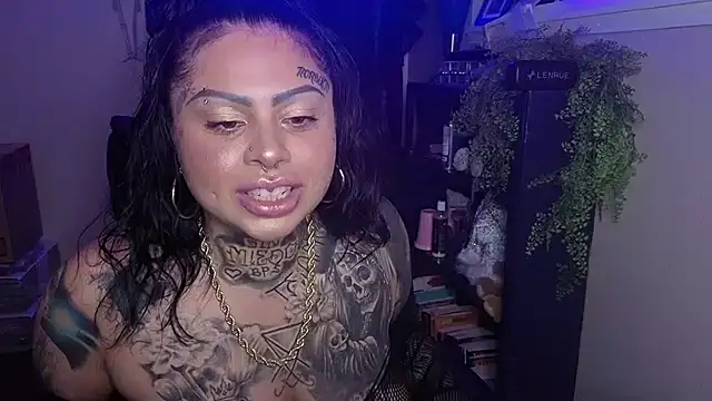 Snapshot of chicanachic13 chatting on 05-23-26, 04:50 chicanachic13 online show from 05-23-26, 04:50